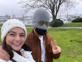 Alp Navruz ve Ayça Ayşin Turan’dan aşk pozu