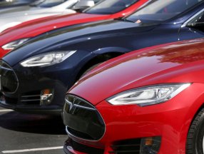 19 yaşındaki genç, 13 farklı ülkedeki Tesla modellerini hackledi
