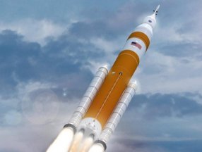 NASA, Ay'a insan göndereceği roketi onardı