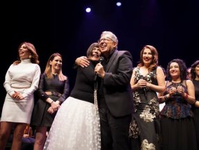 Zülfü Livaneli'den Sezen Aksu'ya destek