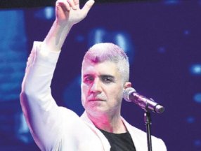 Özcan Deniz: Eğlence maskedir