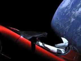 SpaceX'in uzaya gönderdiği otomobil, Dünya'dan 370 milyon km uzakta