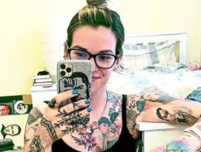 Eminem hayranı genç kadın rekorlar kitabına girdi