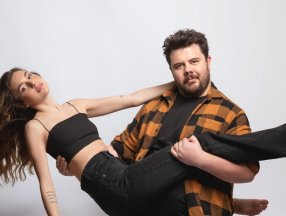 Eser Yenenler, Berfu Yenenler'e yeni tektaş aldı