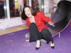 Kate Middleton kaydıraktan kaydı