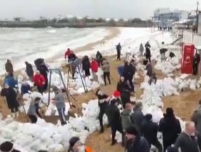 Ukrayna’ da Odessa halkı, sahilde barikat kurdu