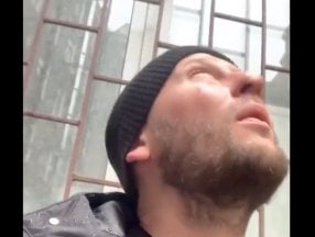 Ukrayna'da füzenin binayı vurduğu anlar