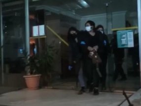 İzmir'de otele fuhuş baskını