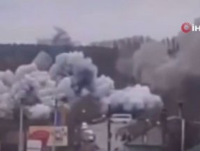 Rus ordusunun Kiev’e girişini önlenmek için köprüler yıkılıyor