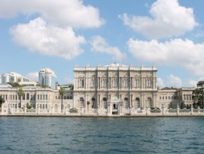 Dolmabahçe Sarayı'nın marangozhanesinde yangın çıktı