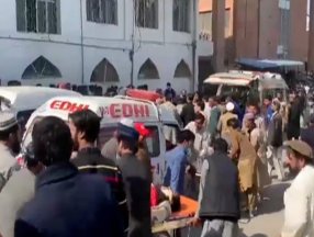 Pakistan'da camiye bombalı saldırı düzenlendi