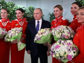 Vladimir Putin, Aeroflot eğitim merkezini ziyaret etti
