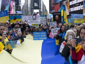 Times Meydanı'nda Rusya protesto edildi