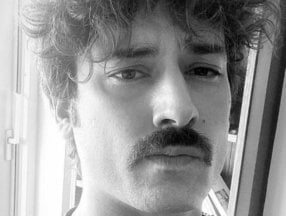 Alp Navruz, imaj değiştirdi