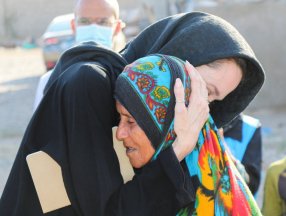 Angelina Jolie, Yemen'de sığınmacı kampına gitti