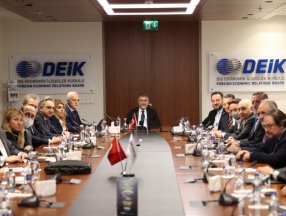 Nureddin Nebati, iş dünyası ile görüşmelerine devam ediyor