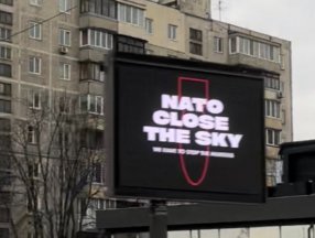 Kiev'de billboardlardan NATO'ya uçuşa yasak bölge çağrısı
