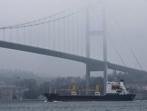 İstanbul'da gemi geçişleri çift yönlü kapatıldı