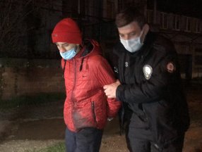 Adana'da polisten kaçan hırsızlar kaza yaptı