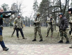 Ukrayna halkının silah eğitimlerinden kareler