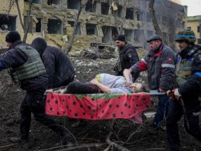 Mariupol'de vurulan çocuk hastanesinden görüntüler