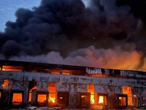 Kiev bölgesindeki donmuş gıda deposu, tamamen yandı
