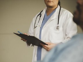 Sağlık çalışanlarına maaş zammı Tıp Bayramı'na yetişiyor