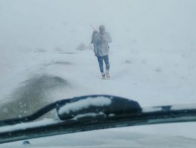 Elazığ'da donmamak için kıyafetlerini yaktı