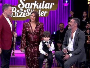 Hakan Altun, minik hayranı Burak’la düet yaptı