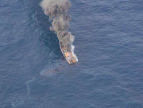 Japonya’da balıkçı teknesinde yangın çıktı