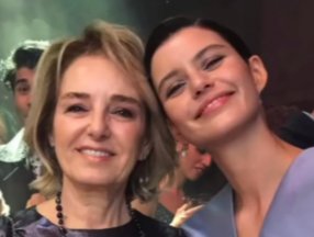 Beren Saat annesini paylaştı