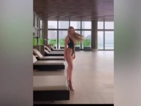 Aygün Aydın'dan havuz videosu