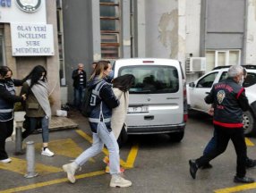 İzmir merkezli 3 ilde sahte kimlikle dolandırıcılık: 5 tutuklama
