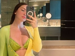 Danla Bilic silikonlarını göstermeye doymadı