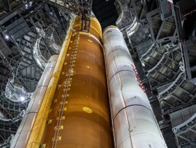 NASA'nın insanları Ay'a götürecek roketine yıldırım düştü