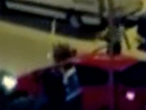 Esenyurt'ta eşinin kaçırıldığını sandı; arabanın camını kırdı