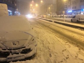 Erzurum’da Nisan ayında kar yağışı etkili oluyor