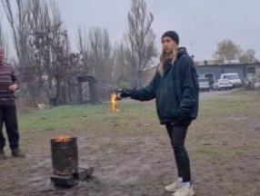 Ukrayna'da sivillerin molotof fırlatma talimi