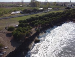 Samsun'da dalgalar kıyıyı aşındırdı, deniz evlere yaklaştı