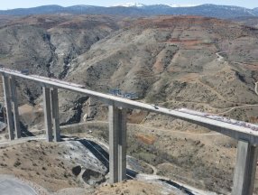 Ulaştırma ve Altyapı Bakanı Adil Karaismailoğlu, Eğiste Viyadüğü’nü inceledi