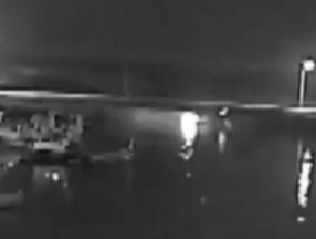 Arnavutköy'de ticari aracın denize uçtuğu anlar kamerada