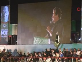 İmran Khan: Pakistan'a karşı büyük bir komplo kuruldu
