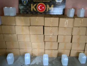 Adana'da 1200 litre kaçak etil alkol ele geçirildi