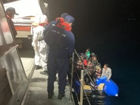 İzmir açıklarında, 48 kaçak göçmen yakalandı