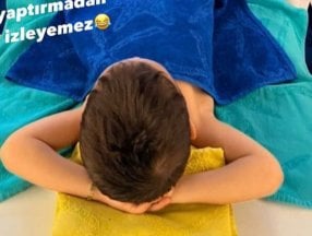 Alişan'ın oğlu masaj yaptırıyor