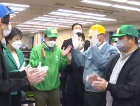 Japonya'da elle yoğrulan çay 15 bin 400 dolara alıcı buldu