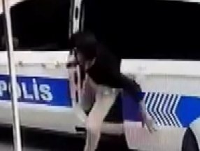 Sultanbeyli'de ekip otosuna bindirilen kişinin kaçışı