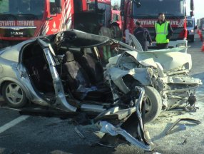 Çekmeköy'de korkunç kaza: Kamyona giren araçta 1 ölü