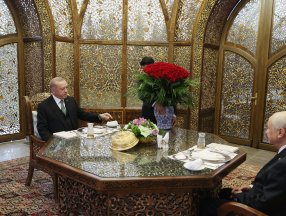 Devlet Bahçeli'den Cumhurbaşkanı Erdoğan'a 99 gül hediyesi