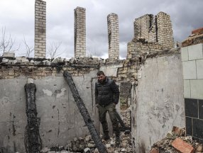 Ukraynalı ailenin hayalini kurduğu ev, taşındıkları gün başlayan savaşta yıkıldı